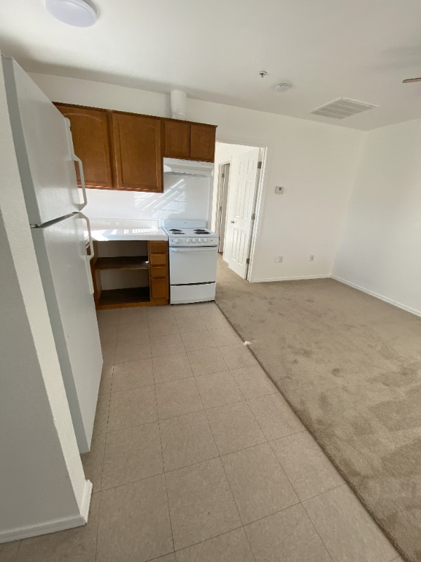 Building Photo - 1584 E Courtney Pl