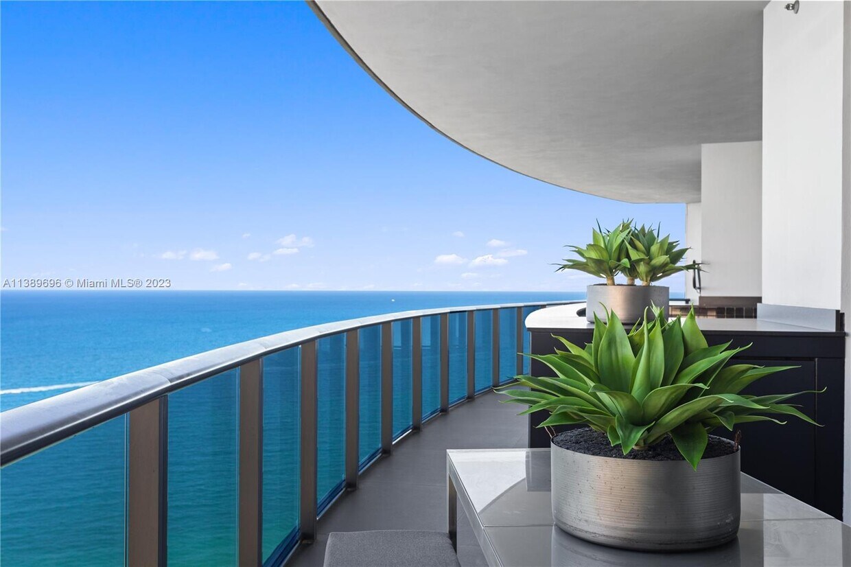 18555 Collins Ave Unit 3005, Sunny Isles Beach, FL 33160 Condo for