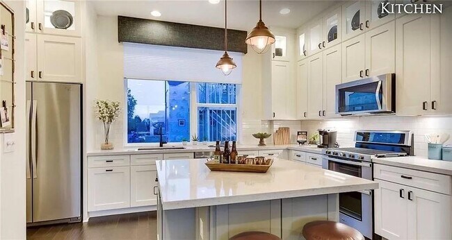 Foto del edificio - 1418 Waterloo Shore Ln