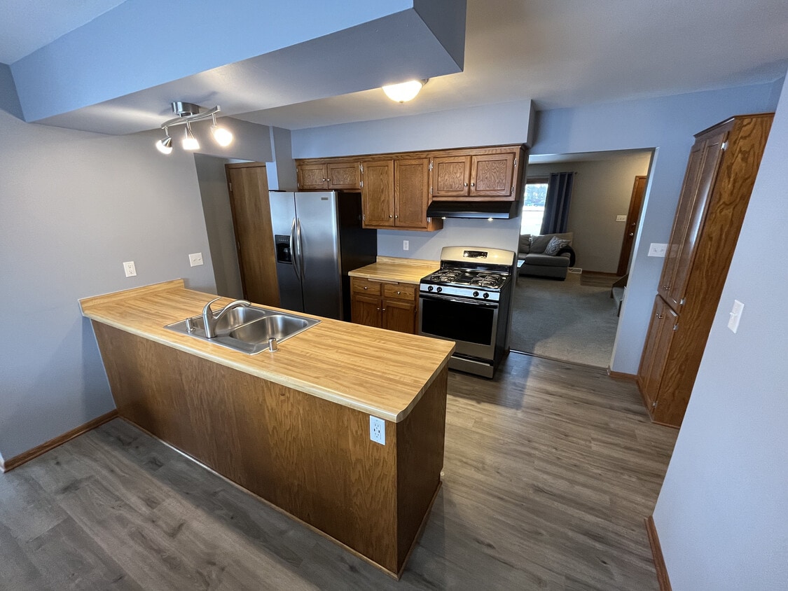 Kitchen/Dining - W245N6688 Bowling Green Ct