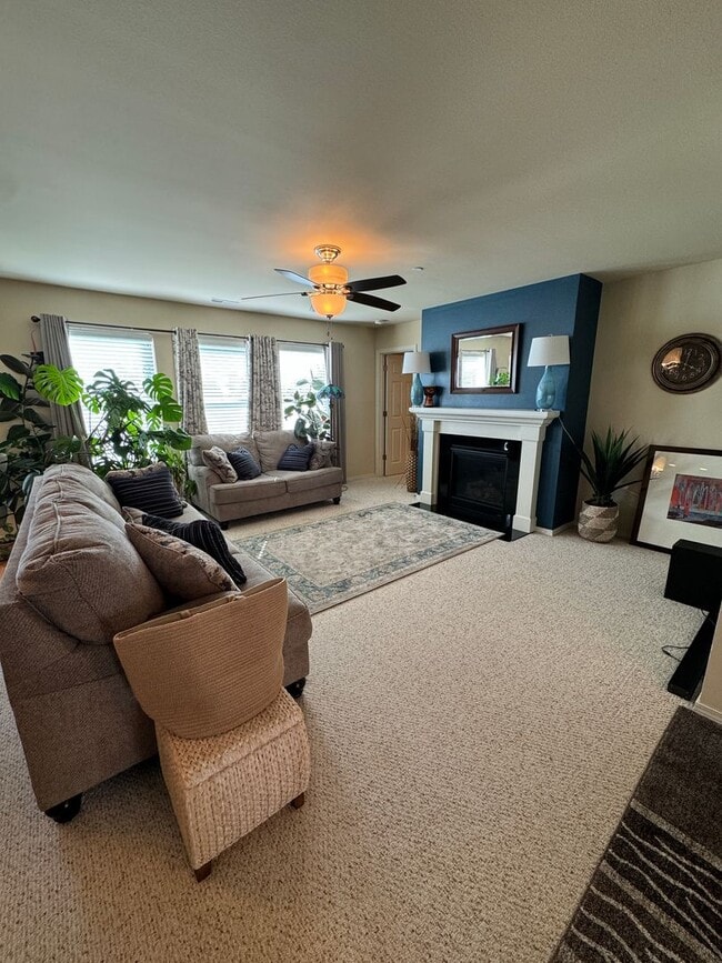 Foto del edificio - 1175 Swan Loop