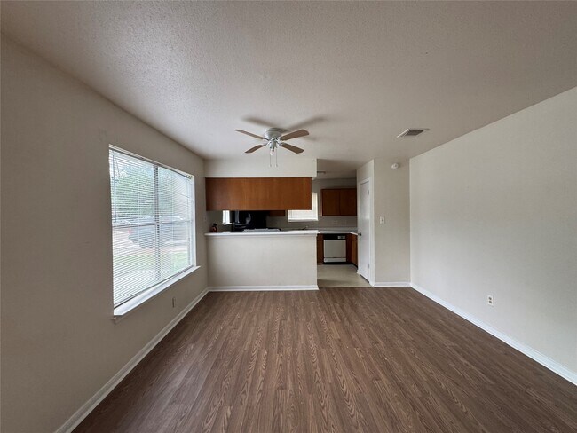 Foto del edificio - 3229 Hirschfield Rd