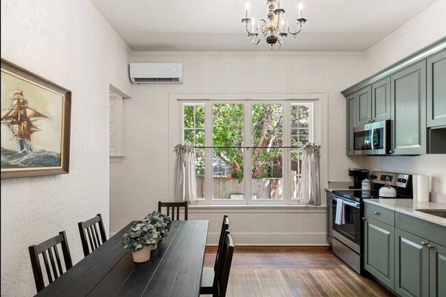 Foto del edificio - All-Utilities-Included Studio in Historic Bristol Manor | Pet Friendly