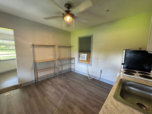 Foto del edificio - 12534 Roberts St
