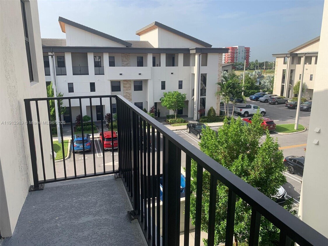 Foto principal - 10443 NW 82nd St