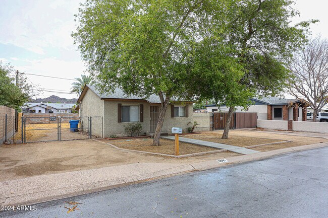 Building Photo - 8841 N 6th St