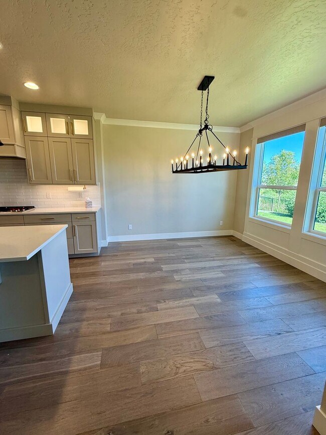 Building Photo - Welcome to this stunning 5-bedroom, 3.5-ba...