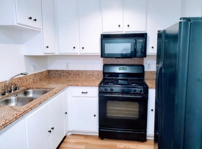 Foto del edificio - 160 S Hudson Ave