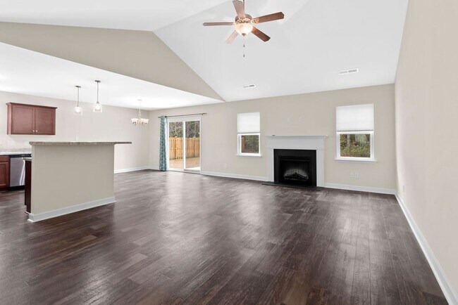 Building Photo - Minutes to Back Gate & Beaches!