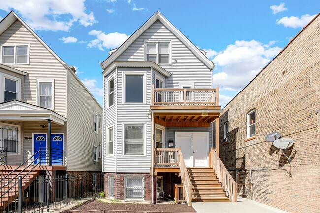 Foto del edificio - 3836 W Diversey Ave