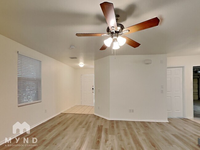 Foto del edificio - 16521 Woodside Dr