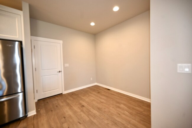 Building Photo - 5493 SE 80th Ave
