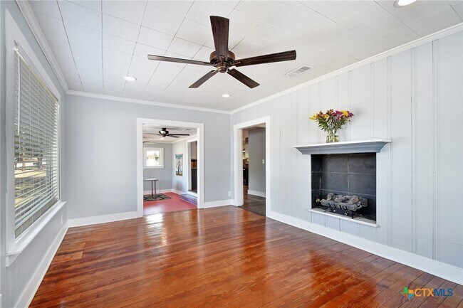 Building Photo - 717 S Laurel Ave