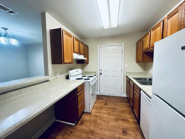 Foto del edificio - 5325 McClelland Dr