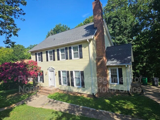 Foto del edificio - 9211 Robert Frost Ln