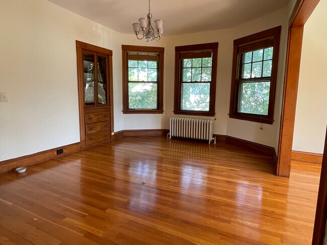 Foto del edificio - 111 Russett Rd