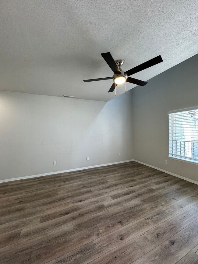 Building Photo - 5136 Ledgestone Dr