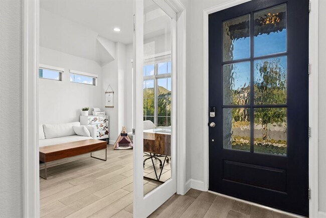 Foto del edificio - 1909 Sir Nathaniel Ln