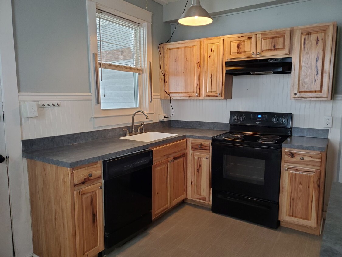 Foto principal - 3 Bedroom, 1 Bath in Manheim Township Scho...