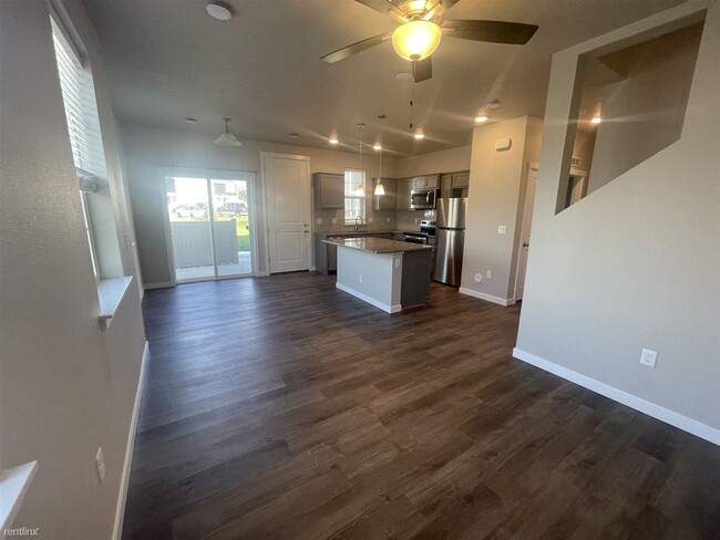 Foto del edificio - 3 br, 3 bath Townhome - 2303 Spice Loop