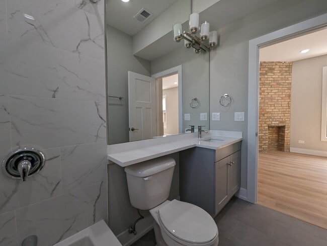Building Photo - 437 W Belden Ave
