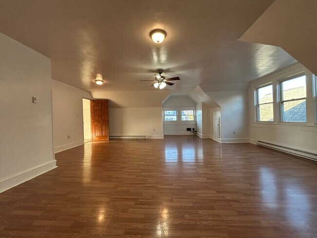 Sala de estar p2 - 225 S Main Ave