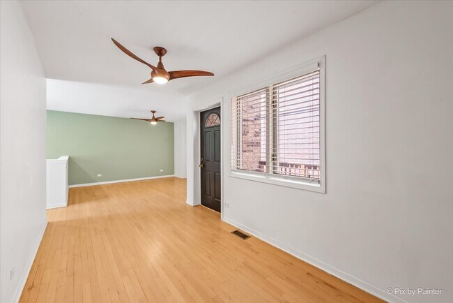 Foto del edificio - 832 W Barry Ave
