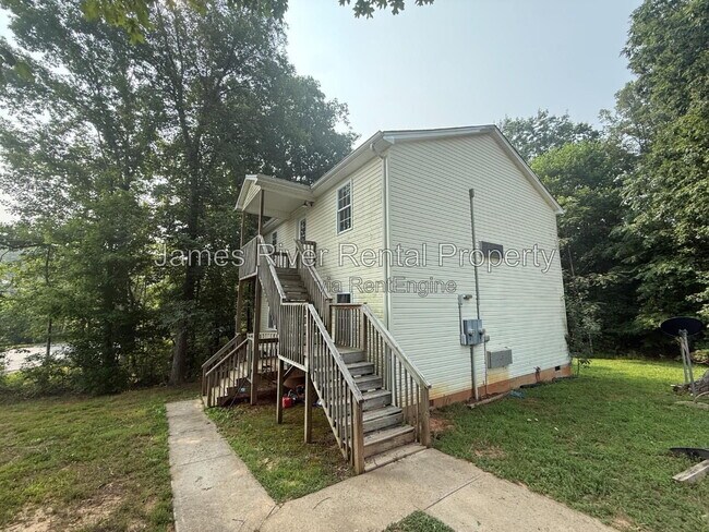 Foto del edificio - 14109 Red House Rd