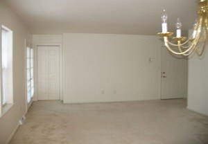 living room area - 1008 Holliday Hills Dr