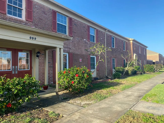 Building Photo - 909 S Colonial Ct