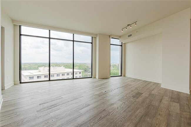 Foto del edificio - 2965 Peachtree Rd NE