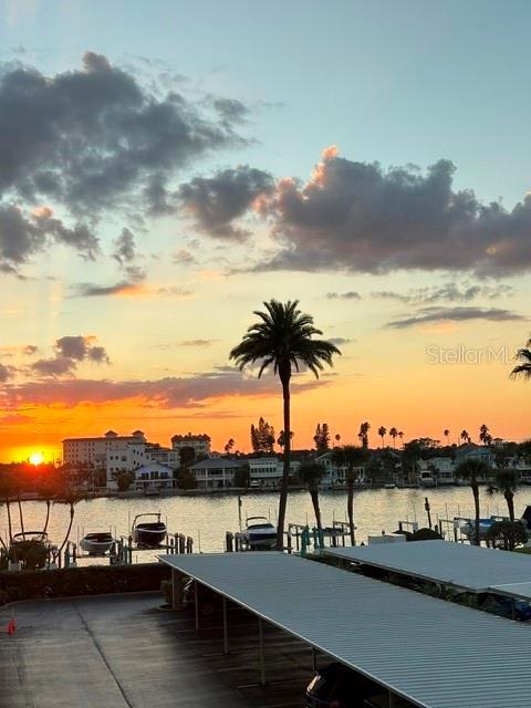 Foto del edificio - 690 Island Way