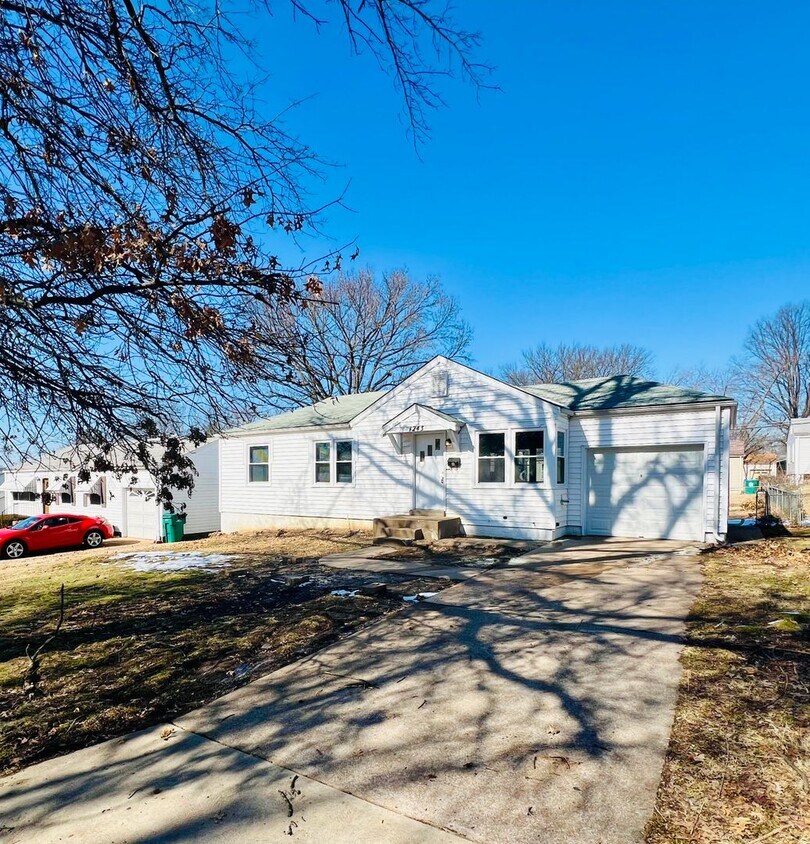 1243 Bakewell Dr, St. Louis, MO 63137 House Rental in St. Louis, MO