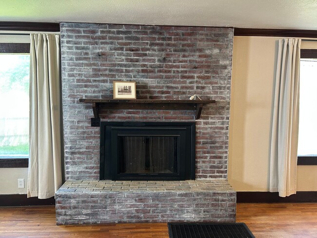 Building Photo - 126 E Reserve Dr
