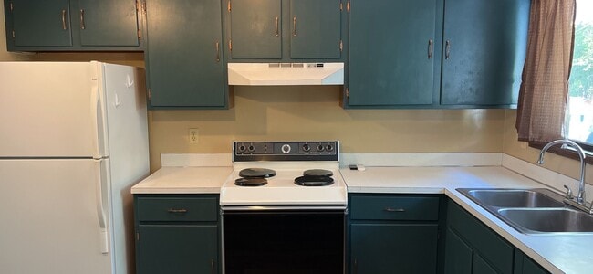 Building Photo - Pinecrest Fourplex