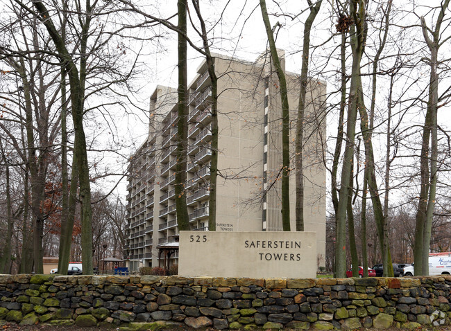 Building Photo - Saferstein Towers