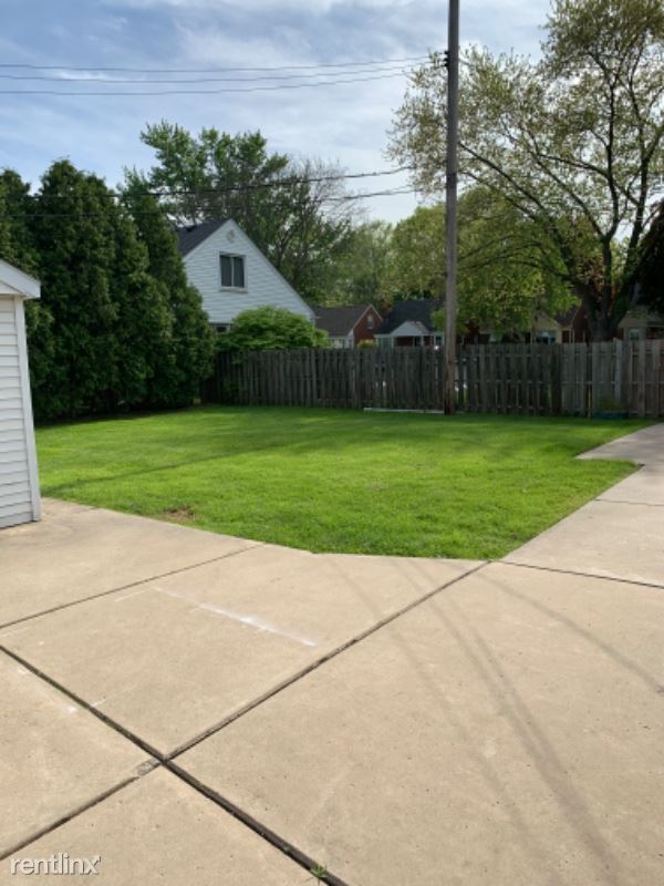 Building Photo - 3 br, 1.5 bath House - 21900 Outer Dr