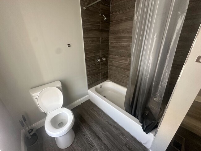 Foto del edificio - 1325 N 49th St