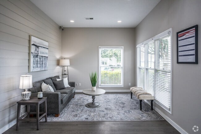 Leasing Office - Greenway Apartments