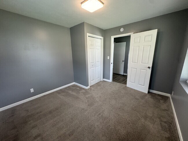 Foto del edificio - Charming 3-Bedroom Haven in Springfield with Spacious Living!