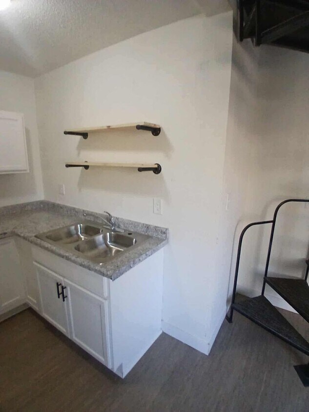 Foto principal - 901 Virginia St