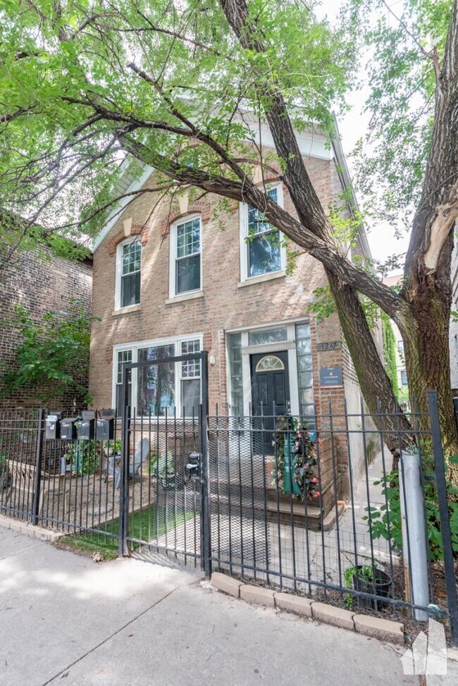 Building Photo - 0 bedroom in Chicago IL 60622