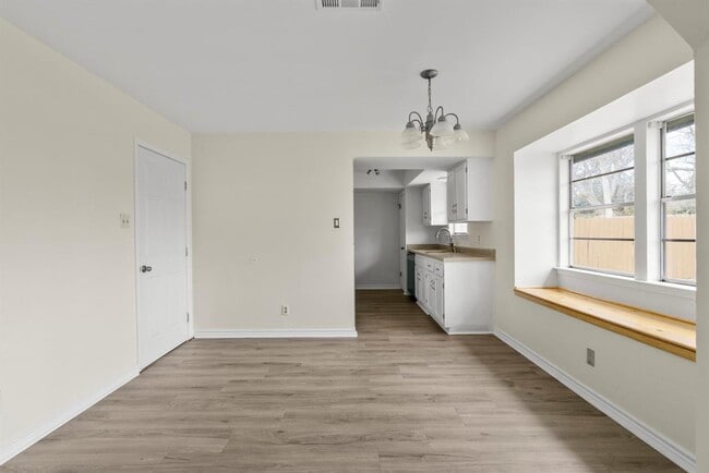 Building Photo - 9816 Teasdale Terrace