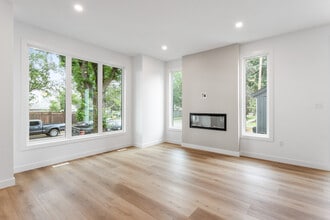 Building Photo - 6512-6593 93 St NW