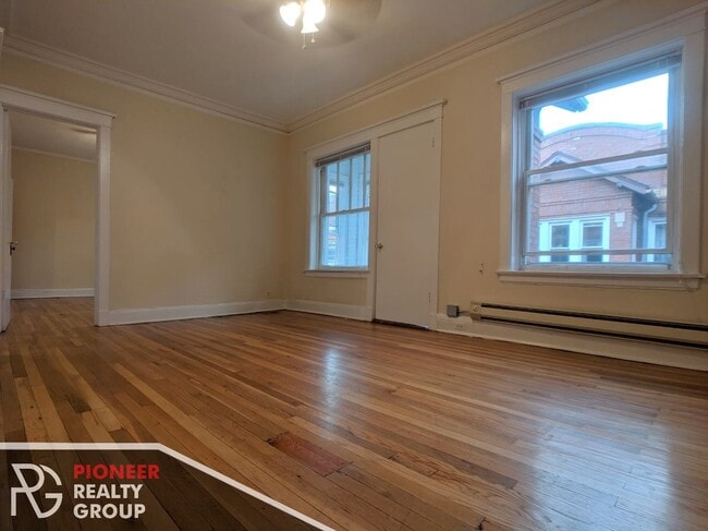 Building Photo - 4423 N Wolcott Ave