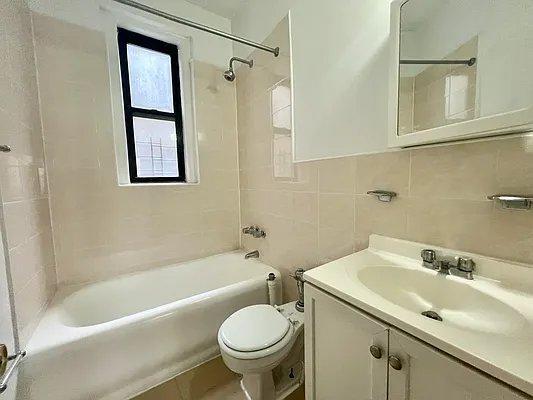 Building Photo - 2 bedroom in BRONX NY 10468