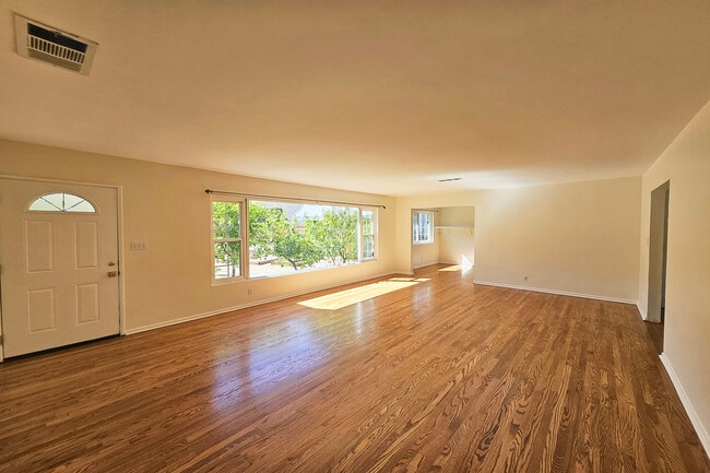 Building Photo - 3700 Glenwood Ave