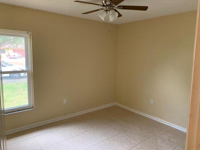 Building Photo - 2208 Crystal Grove Ln