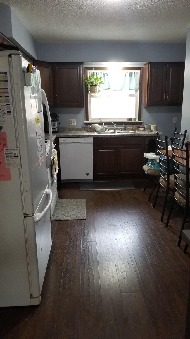 Foto del edificio - 13405 Arrowhead St NW
