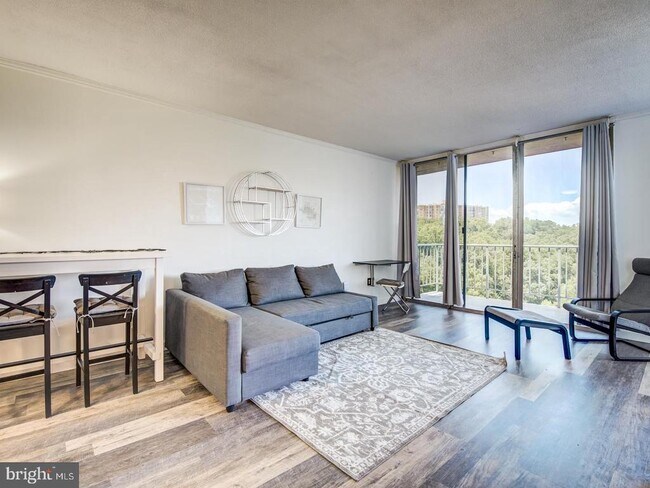 Foto del edificio - 2059 Huntington Ave